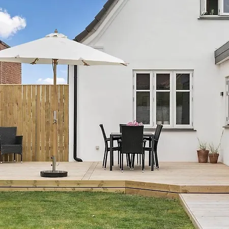 Newly Renovated House In The Center Villa